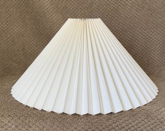 Duplex shade: Eastern style Duplex, pleated lampshade, for larger table lamps and floor lamps. Danish designed.