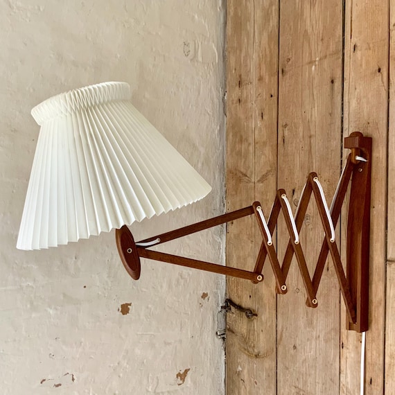 Vintage Le Klint Scissor Lamp: Dark Oak & Original Pleated Shade