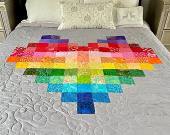 Edredón de corazón arcoíris, tamaño regazo, 100 % algodón, hecho a pedido y personalizado.
