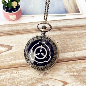 SCP Foundation, große Taschenuhr, Fanarbeit, Geschenk für SCP Fans, Nehmen Sie kundenspezifische Zeichnungen an