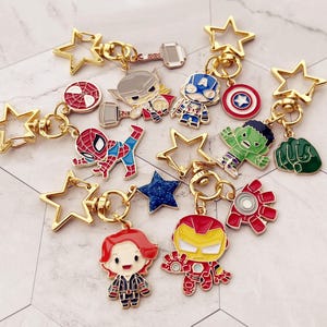 Superheldensleutelhanger, originele Avengers, minibedel, gekleurde lichtmetalen hanger, een prachtig klein cadeautje