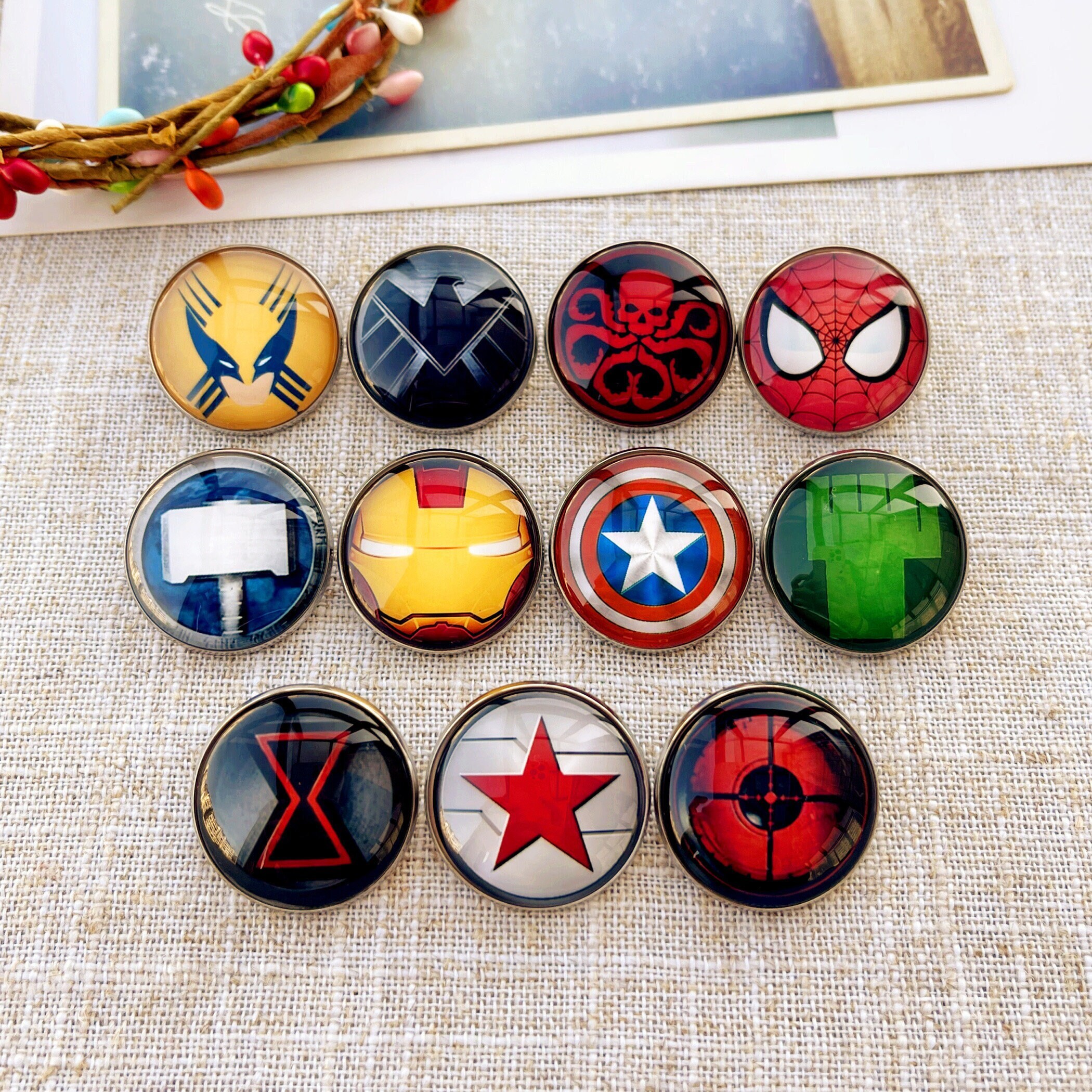 Lot De 5 Badges Marvel Avengers - Étain - Iron Man, Hulk, Captain America - Officiel Et Collectible