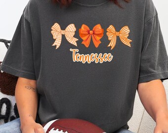 Camiseta Comfort Colors Tennessee Orange con lazo – Estilo preppy
