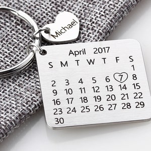 Personalized Calendar keychain,Date Highlighted with a Heart, Gift for Anniversary, Birthday, Wedding, Custom Gift for Boyfriend, Husband