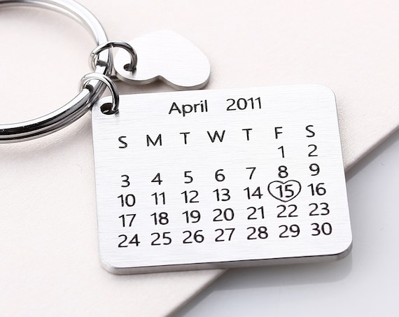 Personalized Calendar keychain Date Highlighted with a Heart Double Side Engraved Gift for Anniversary Birthday Wedding