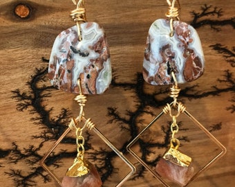 Beautifull lace agate earrings with 24k gold electroplated sunstone charm