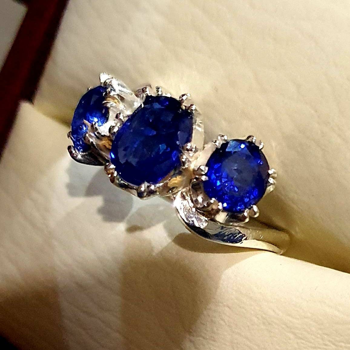Kashmir blue shop sapphire ring