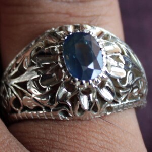 Natural Ceylon Sapphire Ring un believable luster