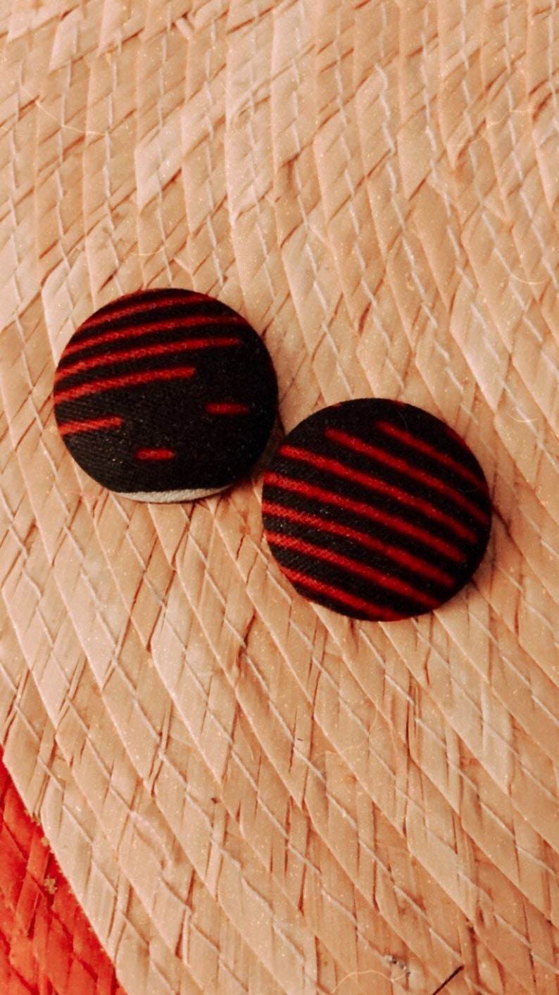 Burgundy striped stud earrings burgundy button earrings afbeelding 1