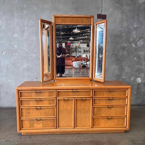 Vintage Broyhill Premier Oak And Burlwood Dresser & Trifold Mirror (G5UK8W) ***ASK for SHIPPING QUOTE***