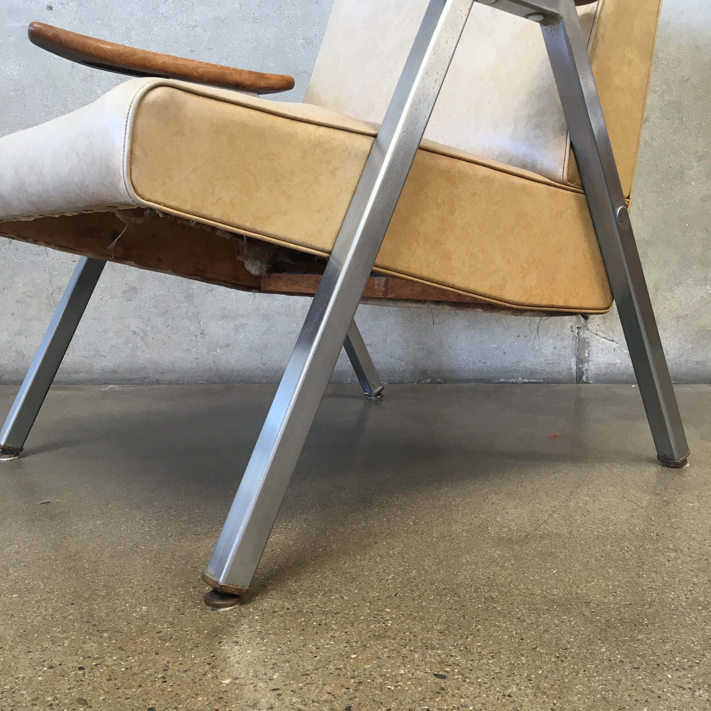 Vintage Royal Metal Manufacturing Industrial Lounge Chair RWF2BA 