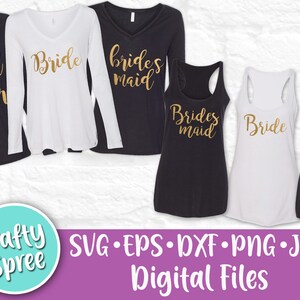 Op de afbeelding: Vijf verschillende T-shirts met gouden letters op zwarte en witte shirts. De shirts zeggen "Maid of Honor", "Bride", "Bridesmaid", "Bride" en "Maid of Honor".