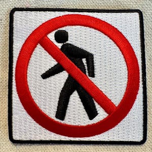 Keine Fussgänger gestickter Aufnäher: Bügelbild, Verkehrsschild Emblem