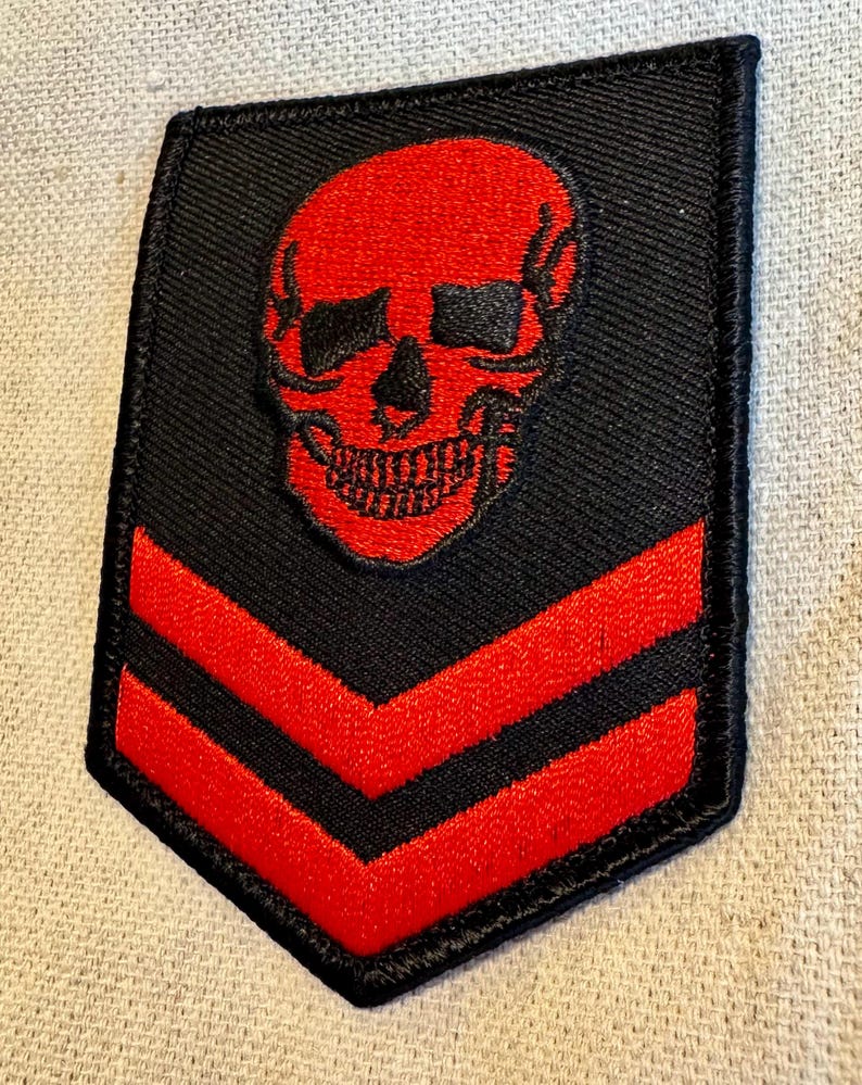 RÖD DÖDSKALLE MILITÄR lapp chevron stryk-på broderad applikation skelett död biker emblem svart bild 4
