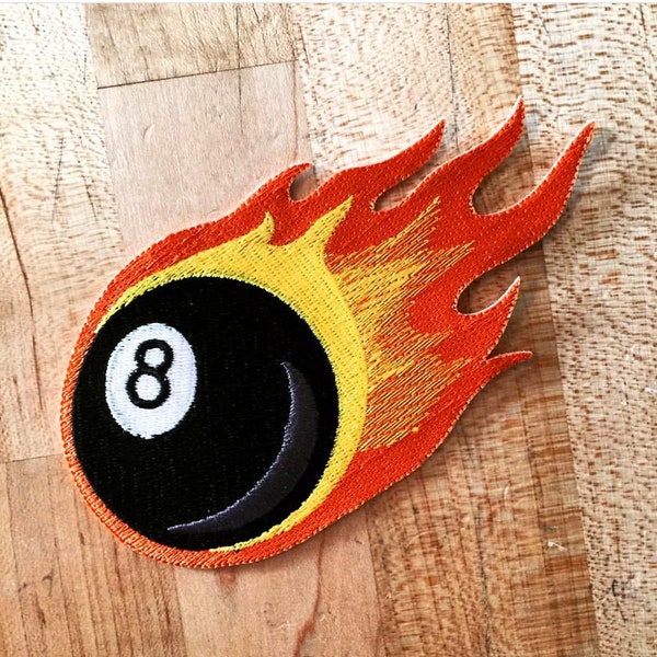 FLAMING EIGHT BALL Patch fer à repasser brodé applique billard emblème de la piscine Noir 8 flammes