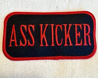 PARCHE ASS KICKER, aplique bordado termoadhesivo, emblema de etiqueta con nombre rojo, ejecutor, tipo duro, motociclista rebelde