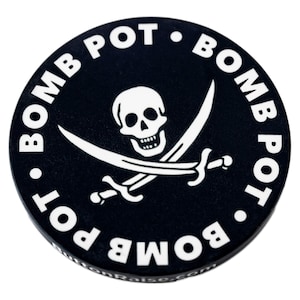 Botão POKER BOMB POT - Jogo de cassino Texas Hold Em Omaha Cartas de jogar Pirate Black Jolly Roger