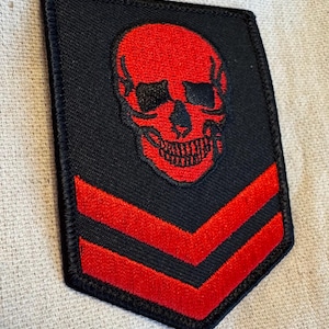 RÖD DÖDSKALLE MILITÄR lapp chevron stryk-på broderad applikation skelett död biker emblem svart bild 5