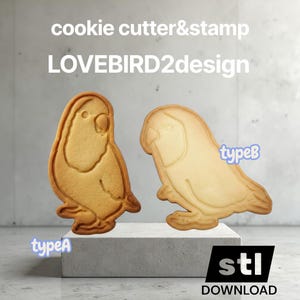 Puede incluir: Dos galletas horneadas con forma de aves del amor, etiquetadas como "typeA" y "typeB". Las galletas son de color marrón claro y están sobre una superficie gris. El texto "cookie cutter&stamp LOVEBIRD2design" está arriba y "stl DOWNLOAD" abajo.