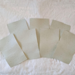 Conjunto de papel verde feito à mão | 7 folhas de papel salpicado de 5,5 x 8,5 pol. | Papel com bordas irregulares | Suprimentos para artesanato e scrapbooking, presentes para artistas