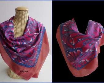 foulard en soie peint à la main, volutes sur fond bordeau et bleu