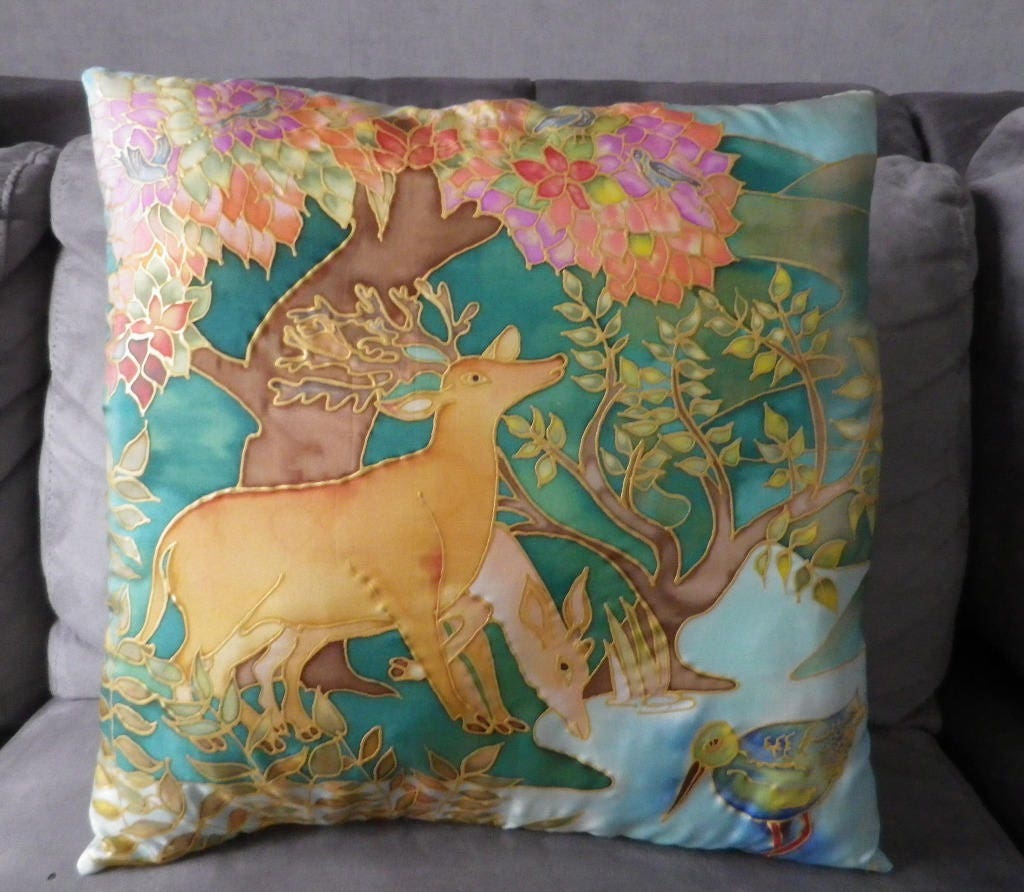 Coussin en Soie, Peint à La Main Biches et Sous-Bois