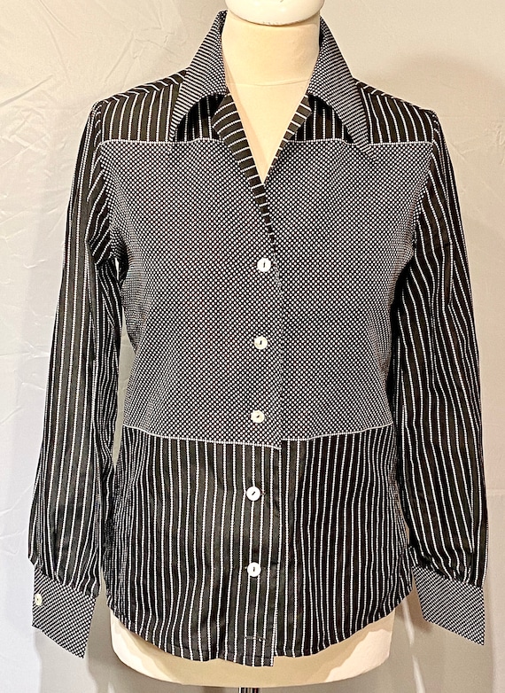 Vintage lady’s shirt blouse black white stripes 19