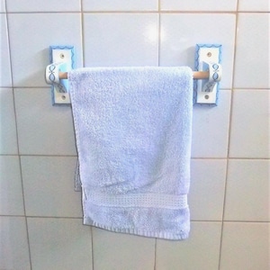 Porta-toalhas de papel de madeira para cozinha e banheiro, pintado à mão em estilo russo Gzel (Gzhel), decoração branca e azul, suportes de cortina exclusivos
