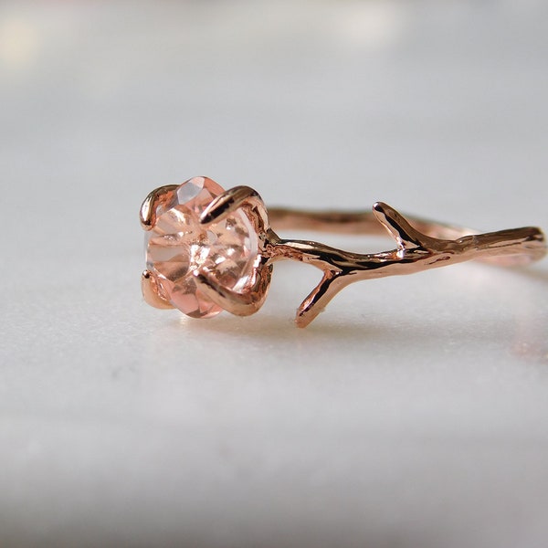 Anillo de rosa de sabana, anillo de morganita delgada, anillo de oro rosa, joyería de morganita rosa, corte de cojín, anillo apilable de piedras preciosas, anillo solitario