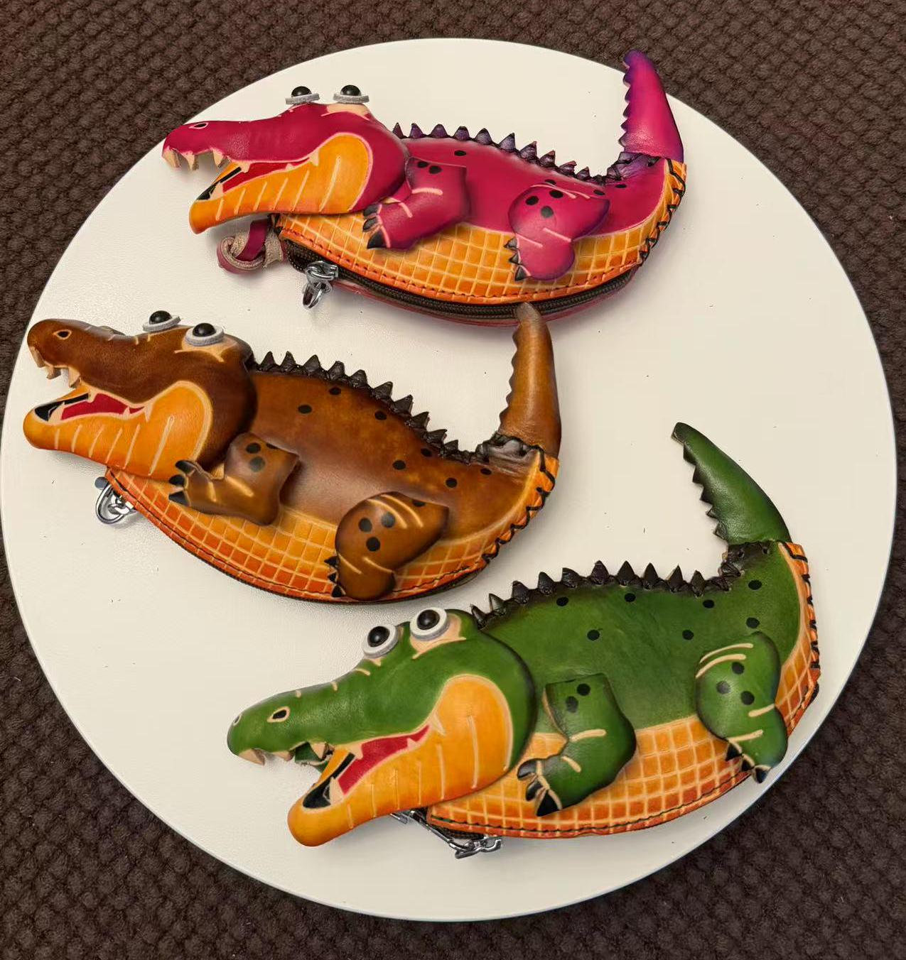 Crocodile　CoinCase　　 ANTIQUE Slender Snouted Crocodile on 7 Sided Gambia 1 Dalasi Coin of