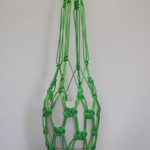 Green macrame plant hanger. Hanging planter. Hanging flowerpot holder. 画像 3