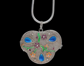 Vintage sterling silver Chinese export filigree and enamel locket and chain. pdvs565cs