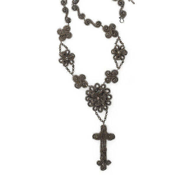 Silesian wirework medallion and cross necklace, early 19th century. Museum piece. nlfn119e