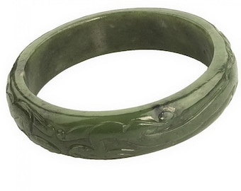 Vintage nephrite jade carved bangle. brja836