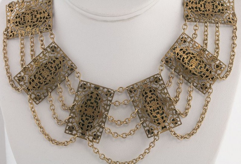 Vintage brass filigree and fuscia glass and enamel festoon necklace nlbg2133