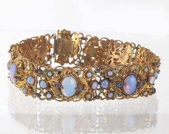 Magnífica pulsera antigua de estilo Art Nouveau de latón dorado y cristal opalino. SALVADO100