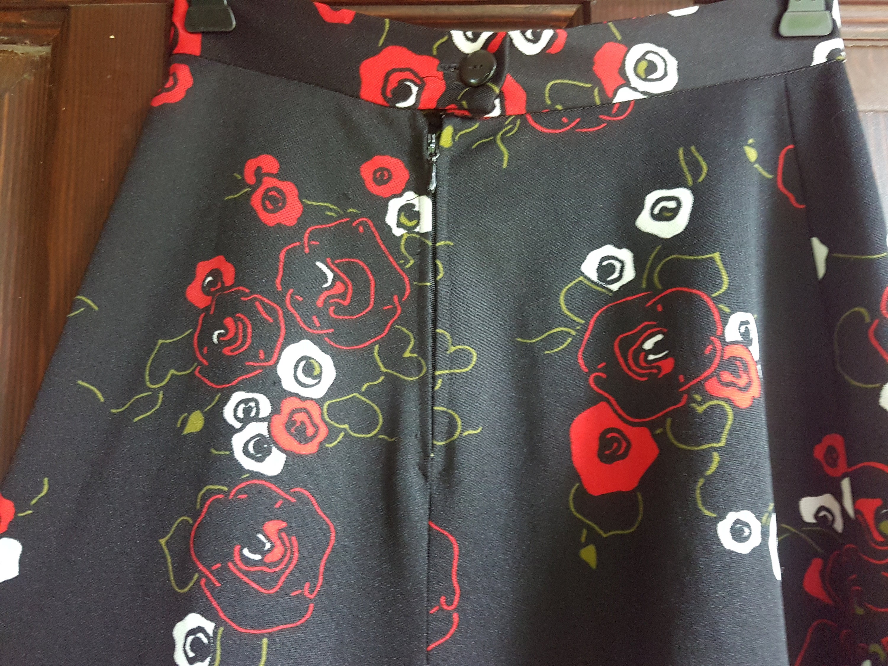 Jupe Noire BRANDTEX Denmark – Années 70 – Taille 12 – Polyester – Vintage Secretary Style