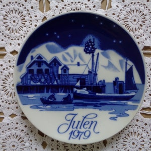 Scandinavian Vintage Plate, Porsgrunds Porcelain Christmas Plate Julen 1979; Blue and White Collectible Plate made in Norway dia 7"/ 18cm