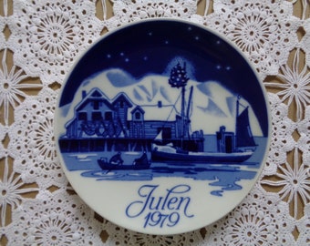 Scandinavian Vintage Plate, Porsgrunds Porcelain Christmas Plate Julen 1979; Blue and White Collectible Plate made in Norway dia 7"/ 18cm