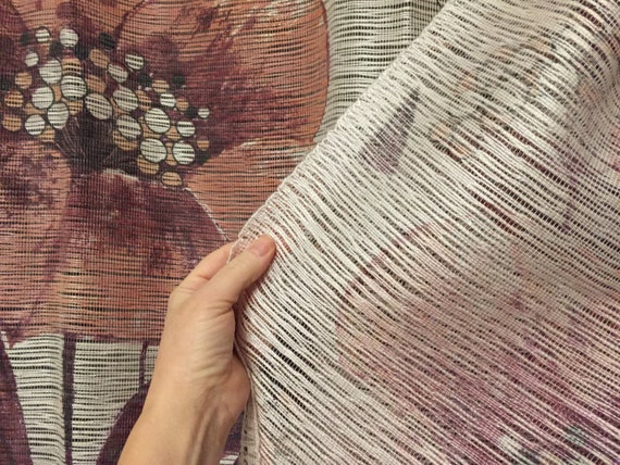 ミッドセンチュリーのヴィンテージで、大きな花が織り込まれたゆるやか