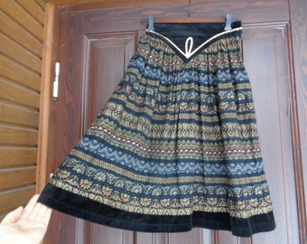 70s Vintage skirt made in Italy size XS / S, Waist 25" L26"