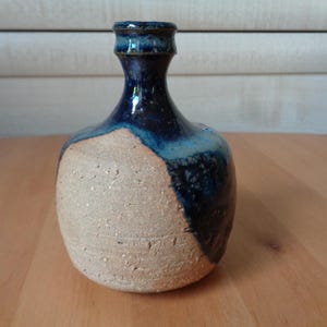 Signed Studio Ceramic Vase H~4&quot; Narrow Neck Small Stoneware Vase