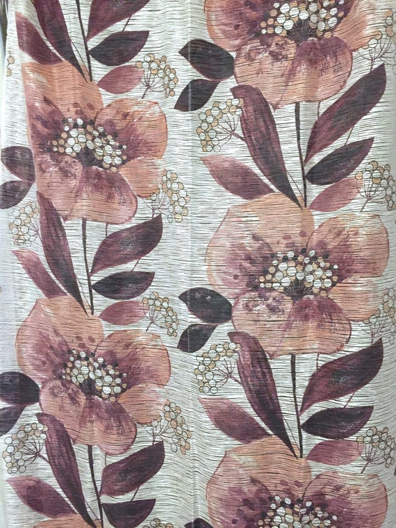 ミッドセンチュリーのヴィンテージで、大きな花が織り込まれたゆるやか