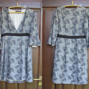 Vintage Pure Silk Dress; Gray & Black Silk Dress with Peacock Feather Motif; Pocket Venus Dress Size UK 14 / US 10; V Neck Dress; Boho Dress