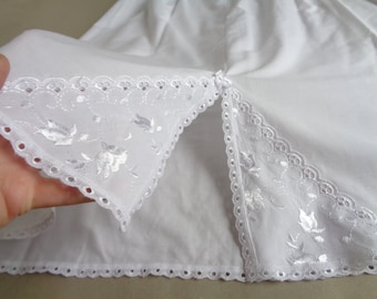 Vintage weißer Petticoat Größe L; Unterrock aus Baumwolle und Polyester mit Lochspitze L 72 cm, Taille 92 cm