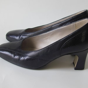 Vintage Shoes size UK 2D / US 4 / Eur 35 insole 9&quot; Van Dal England Leather Shoes; Navy Blue Leather Pumps; Heel Shoes with Snakeskin Texture
