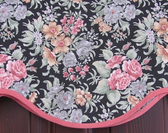 Vintage Curtain 21"x 57" Scalloped Valance. Mint & Dusty Pink Cotton Valance, Kitchen Curtain