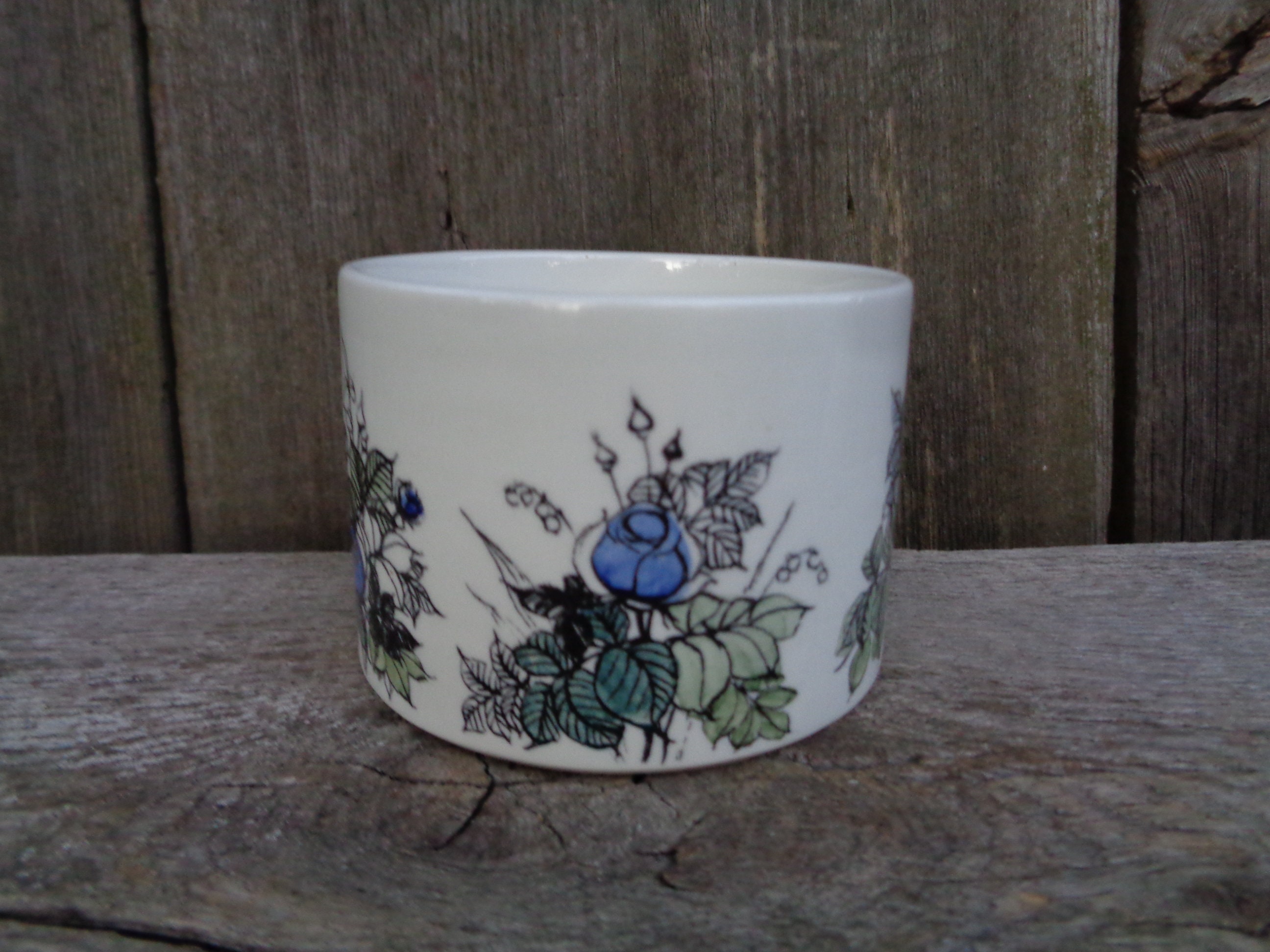 Arabia Finland Hilkka-liisa Ahola Hand Painted Blue Rose Pattern