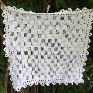 Vintage hand crochet white cotton tablecloth ~28&quot;/ 71 cm square table cover