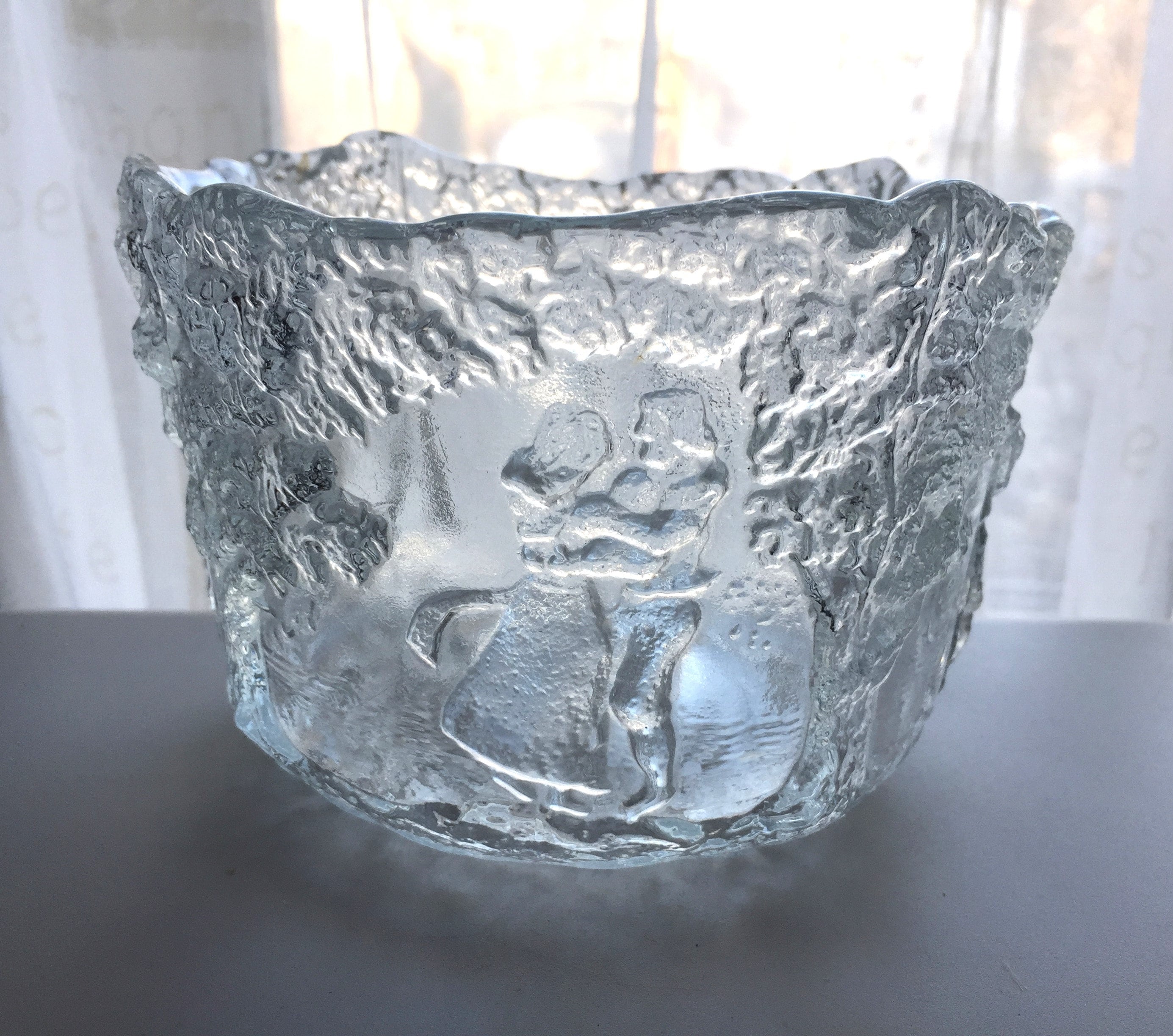 スウェーデンのヴィンテージ Kosta Boda Rhapsody ガラスボウル 直径約